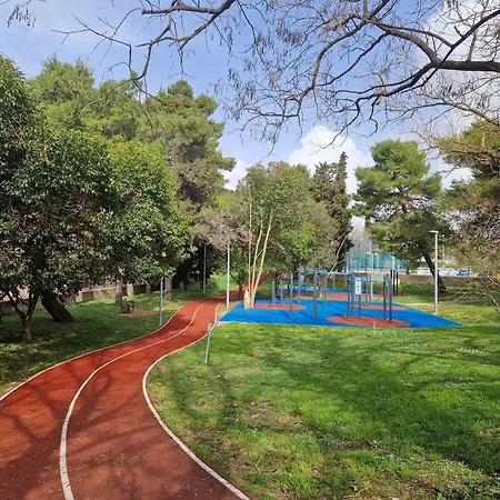 Апартаменты Lnl N Garage *