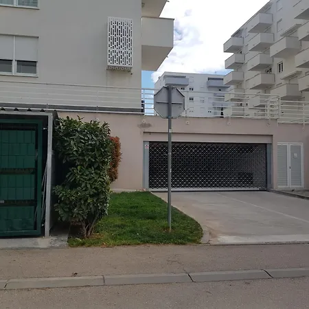 Apartment Lnl N Garage *
