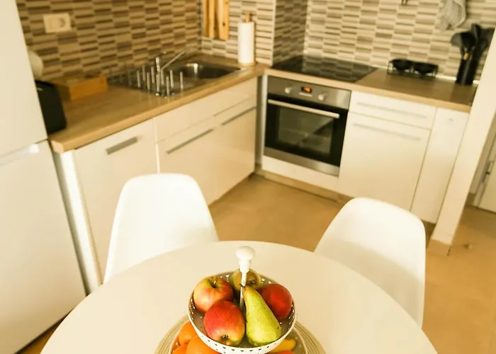 Апартаменты Lnl N Garage *