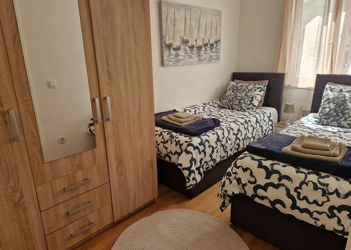 Апартаменты Lnl N Garage *