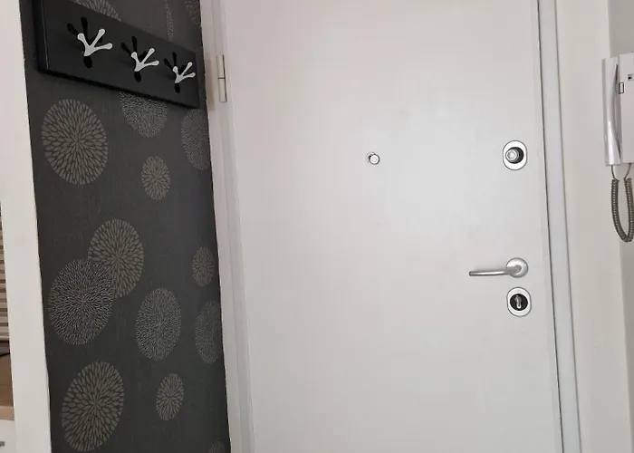 Lnl N Garage * Задар