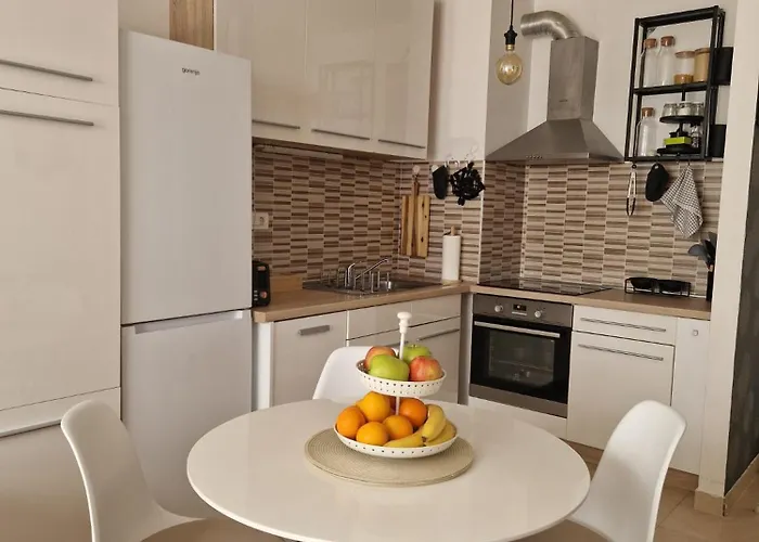 Lnl N Garage Apartmán *